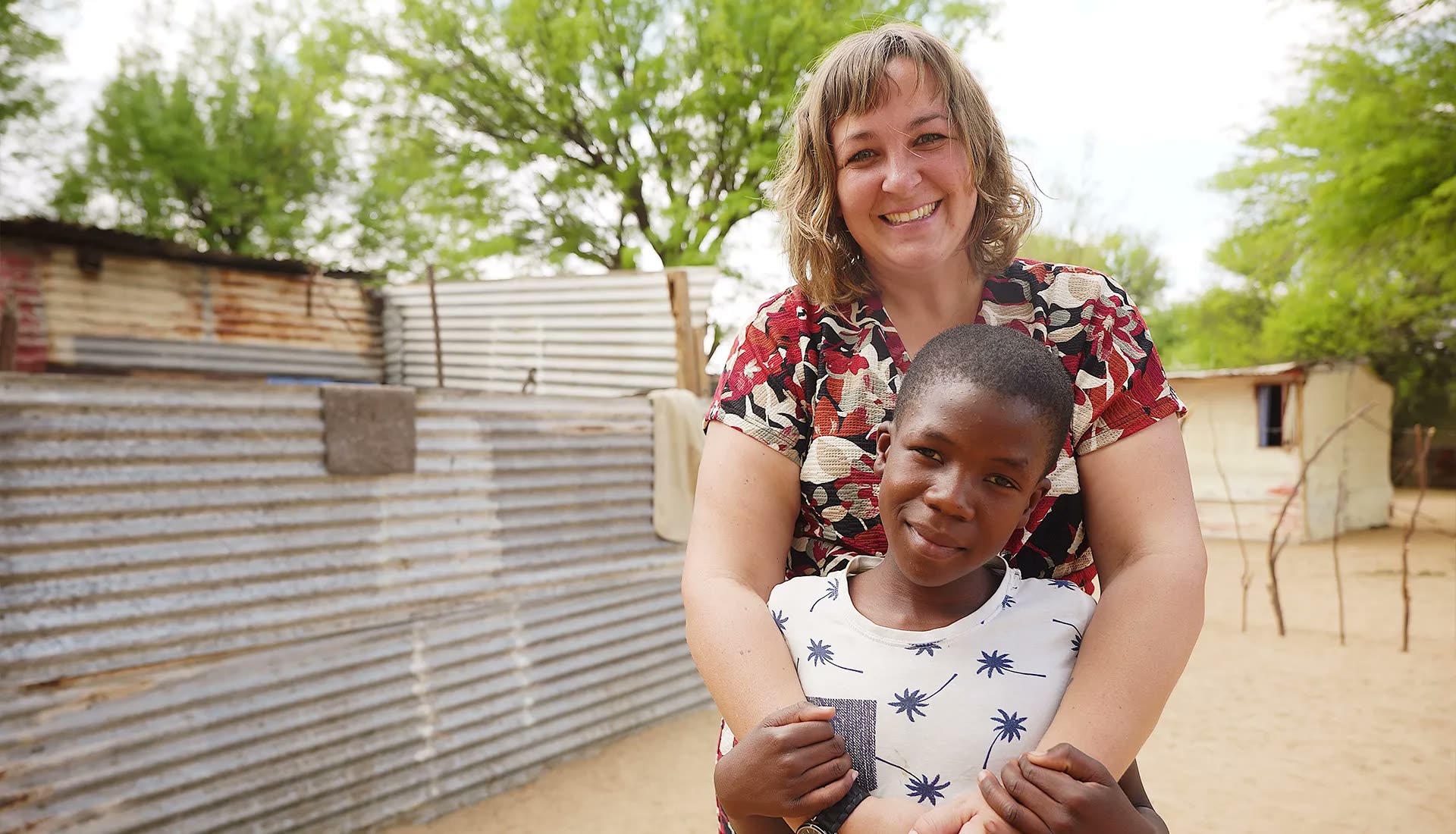 Gerlinda met een van de kinderen in Rehoboth, Namibië
